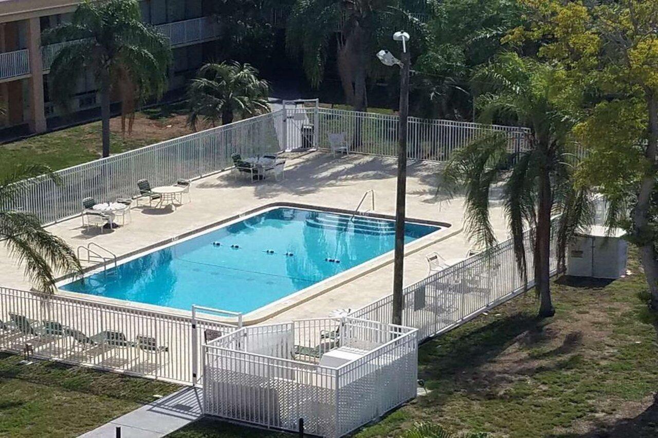 Quality Inn Saint Petersburg North-Tampa Bay Bagian luar foto